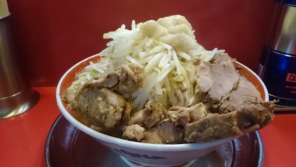 「大ラーメン豚入り・柔らかめ(ヤサイアブラ塊増し)￥９５０」@ラーメンタロー 大森の陣の写真