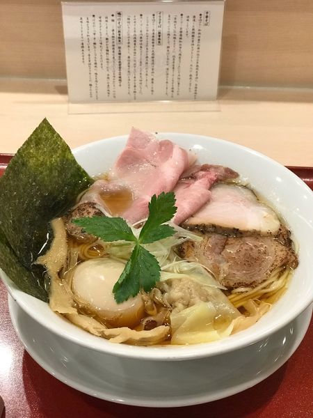「特製中華そば」@麦と麺助 新梅田中津店の写真