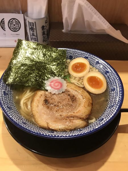 「マグロ節の濃いめ中華そば+味玉」@吉岡マグロ節センターの写真