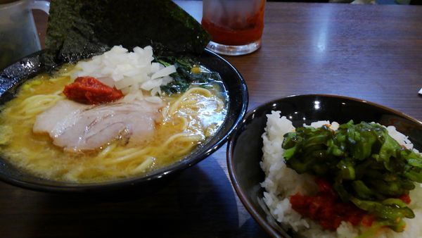 「ラーメン(並)680円＋ライス(小)100円＝780円」@金町商店の写真