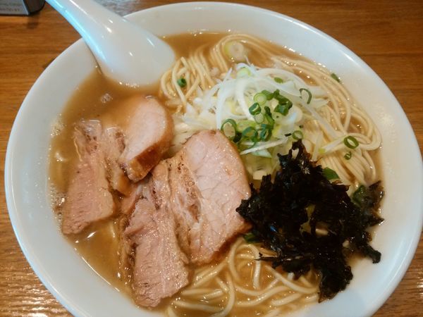 「煮干そば（白醤油）大盛」@中村屋総本山の写真