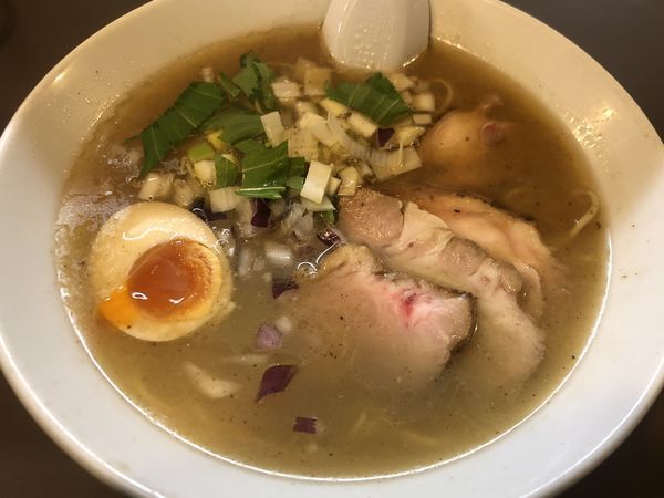 「こく塩（800円）」@鶏こく中華 すず喜の写真