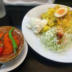 激辛鶏チリチリ赤カレー中盛り【950円】