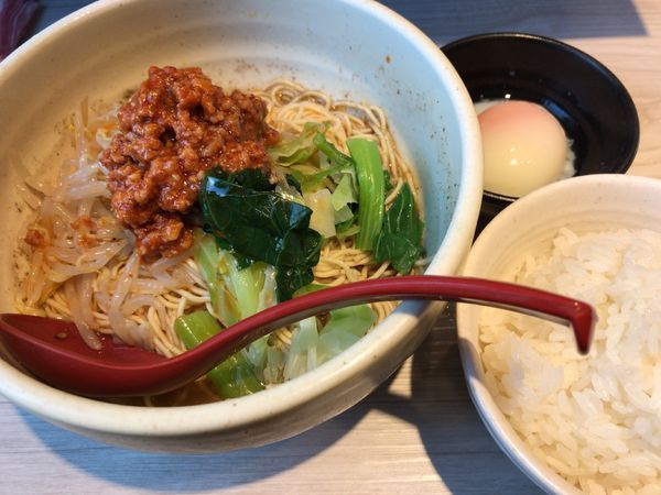 「汁なし担担麺　おんたま・小ライスセット」@めだかTANTANの写真