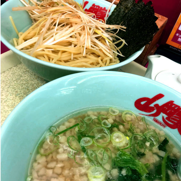 「醤油つけ麺　740円　味付ネギ」@ラーメン山岡家 足利店の写真