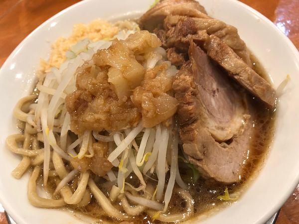 「小豚 ニンニク・アブラ」@麺屋穴場の写真