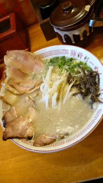 「三種の肉らーめん  990円」@豚骨らーめん れんの写真