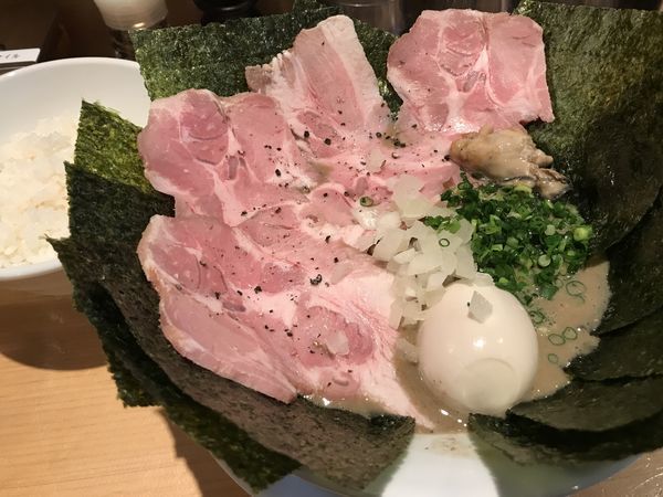 「濃厚牡蠣煮干具だくさん特製 1,320円 海苔 100円 他」@麺屋 まほろ芭の写真