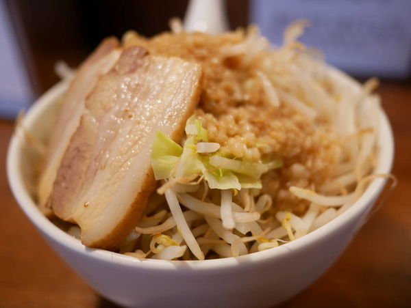 「豚煮干し 野菜マシ」@江戸前煮干し中華そば きみはん 総本店の写真