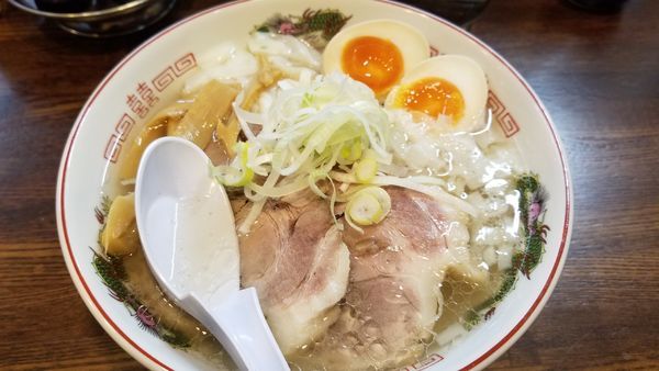 「お得！全部乗せ　塩」@らあめん 寸八 総本店の写真