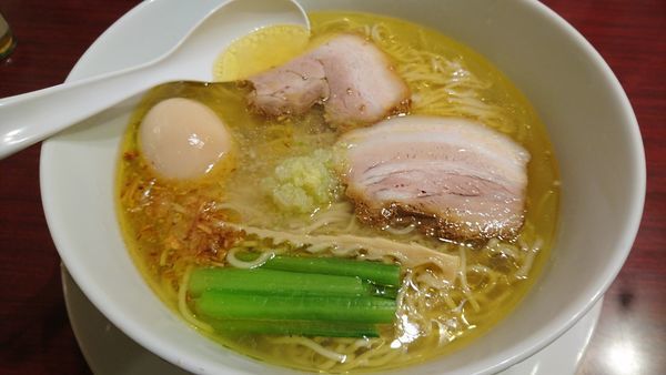 「塩玉子、大盛」@黄金の塩らぁ麺 due Italian 市ヶ谷店の写真