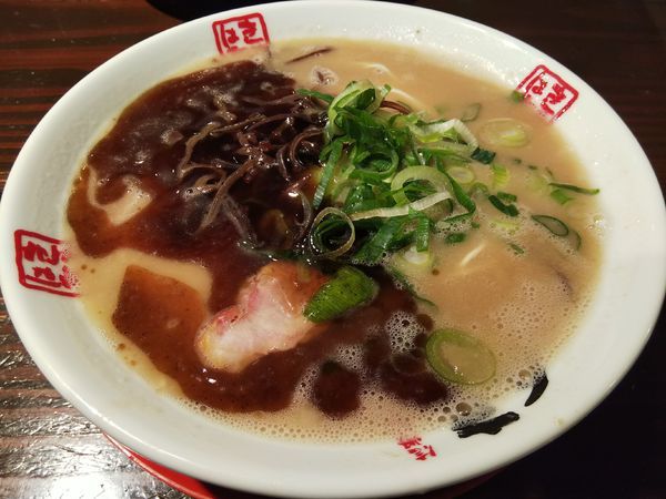 「本黒味　：バリかた　＋替玉：粉おとし」@きまぐれ八兵衛 安曇野本店の写真