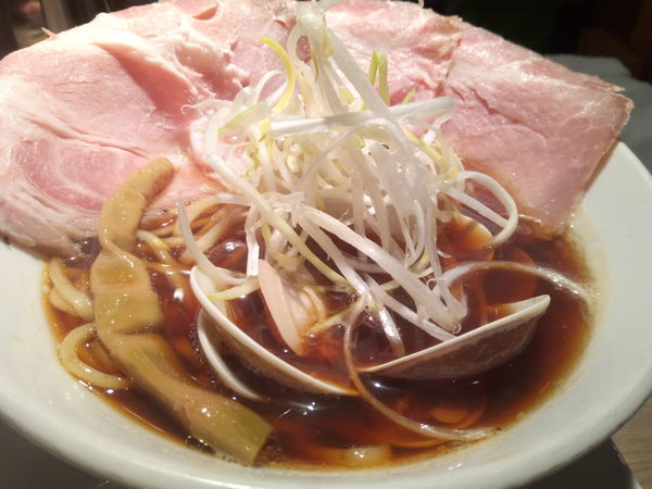 「はまぐりらーめん+レア焼豚増し3枚」@くそオヤジ最後のひとふりの写真