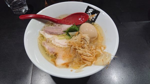 「鶏鮭塩麺830+味玉100」@超純水採麺 天国屋の写真