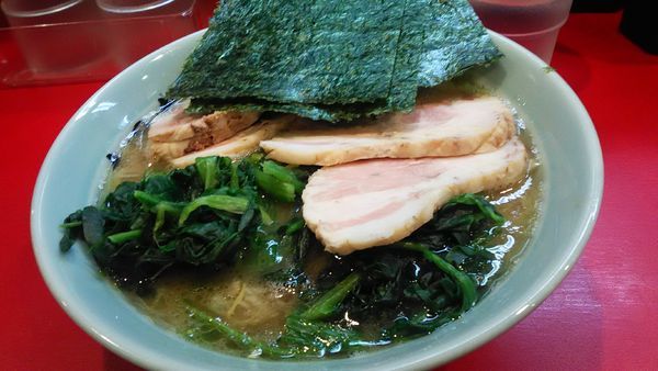 「チャーシュー麺　+　ほうれん草」@横浜家系ラーメン 志田家 蒲田店の写真