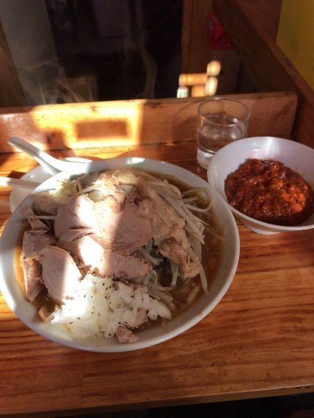 「豚入りラーメン 中盛(オロチョン別皿)」@にかいやの写真