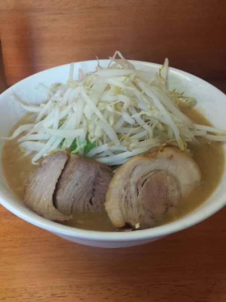 「麺少なめ700円」@ラーメン二郎 立川店の写真