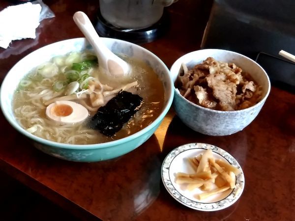 「さっぱり醤油ラーメン(大盛・270g)680円＋肉丼324円」@青竹手打ちラーメン 桐生宿の写真