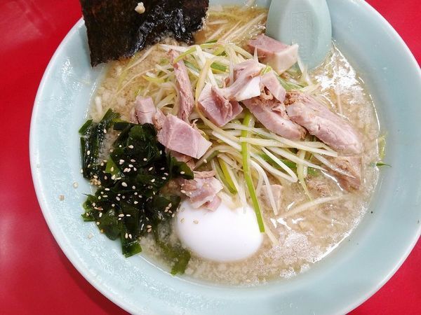 「ネギラーメン＋玉子」@ラーメン かいざん 新小岩店の写真
