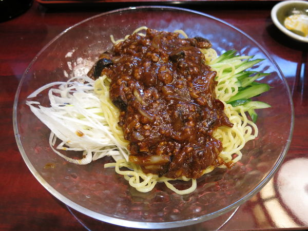 「北京風ジャンジャン麺：699円+消費税」@良記 餃子酒場 竹ノ塚本店の写真