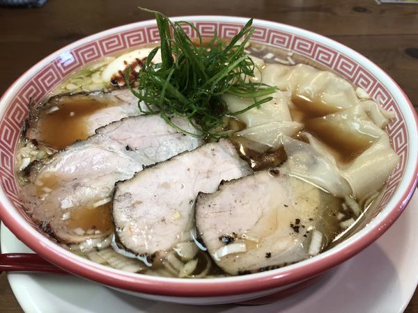 「特製醤油そば　￥９７０」@麺切り 白流の写真