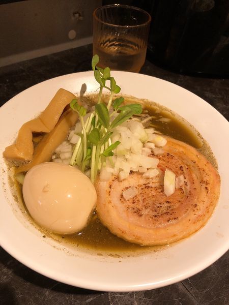 「ちょっと濃い目な煮干しそば」@中華SOBA にぼ乃詩の写真