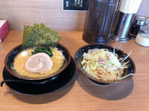 「ラーメン 690円 モヤキャベ 100円」@横浜家系ラーメン 小作大和家の写真