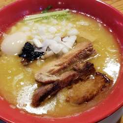 鶏白湯味玉チャーシュー麺