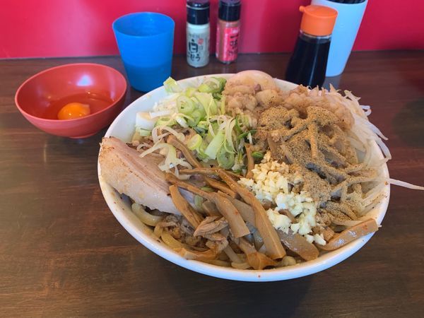 「油そば300g、トッピングネギ、生卵（全マシ）」@龍麺 ふえ郎の写真