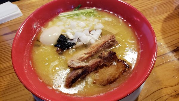 「鶏白湯味玉チャーシュー麺」@らーめん工房 りょう花 松前店の写真