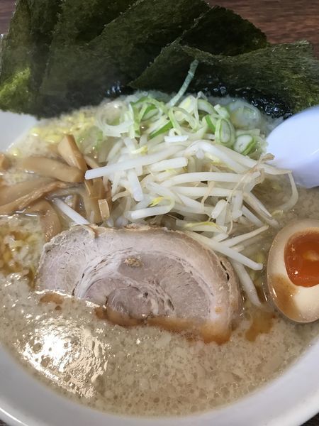 「豚骨醤油背脂ラーメン」@屋台らーめん めん吉 新松戸店の写真