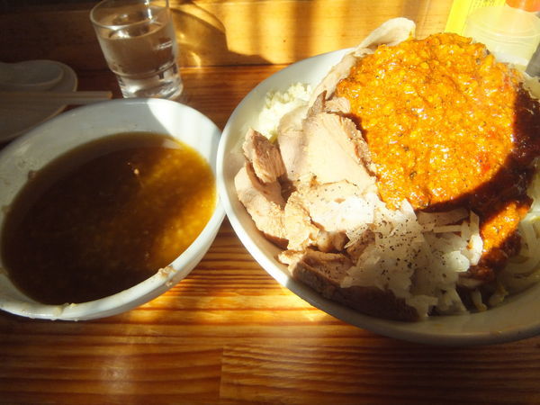 「豚入りオロチョンつけ麺中盛800円(ニンニクアブラ野菜ヤクミ」@にかいやの写真