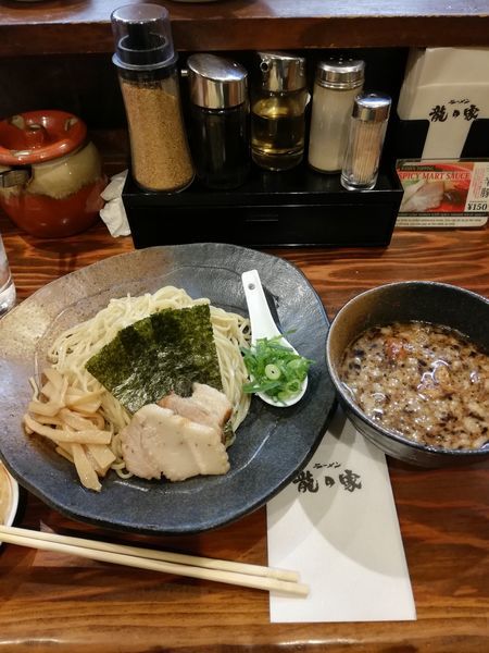 「つけ麺モツ入り(２５０グラム)850円」@龍の家 新宿小滝橋通り店の写真