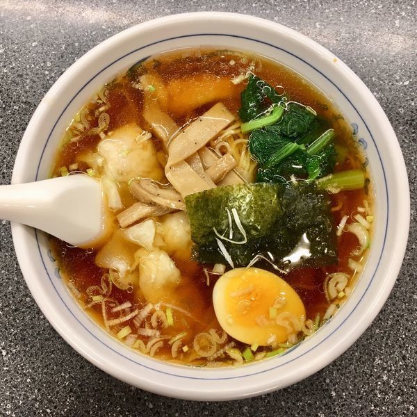 「海老ワンタン麺 900円」@龍巳飯店の写真
