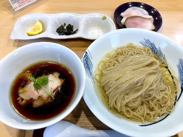 「つけ麺（濃厚昆布鰹水出汁）1,000円+チャーシュー」@飯田商店 湯河原本店の写真
