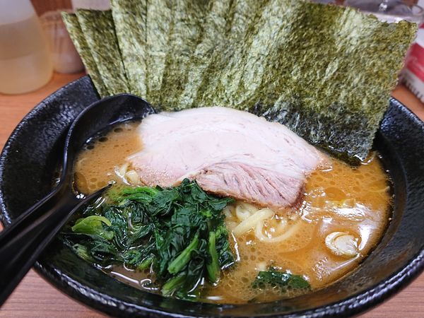 「ラーメン(＋海苔増し)」@横浜らーめん 若武者の写真