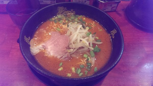 「辛ラーメン、替え玉w」@とんこつラーメン 博多風龍 渋谷店の写真