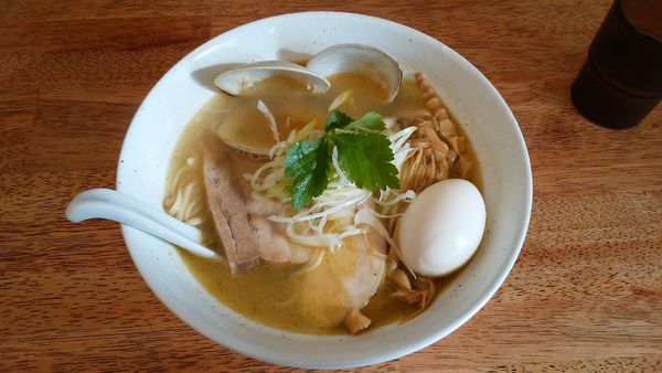 「貝塩拉麺 大盛り¥950-＋味玉¥100-」@麺屋 心羽の写真