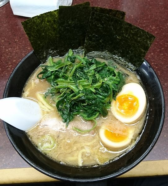 「味玉らーめん＋ほうれん草」@せい家 五反野店の写真