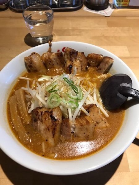 「みそラーメン 750円 + 炙りチャーシュー 250円」@麺や 松の写真