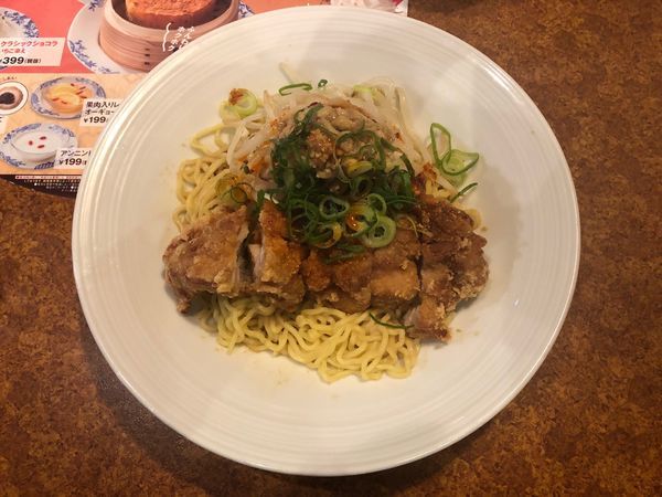 「さっくり鷄パイコーの汁なし花椒担担麺」@バーミヤン 春日部豊町店の写真