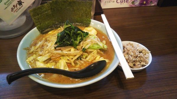 「831家らーめん（太麺）＋ほぐしチャーシュー」@831家 和田店の写真