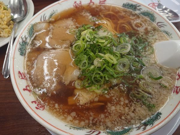 「醤油ラーメン・並」@ラーメン 魁力屋 竹ノ塚店の写真