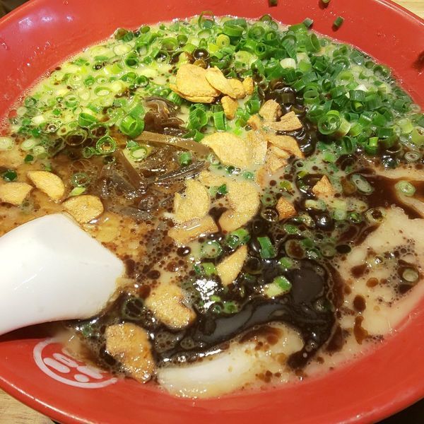 「黒マー油ラーメン+ネギトッピング+替え玉」@豚骨らーめん 福の軒 秋葉原店の写真