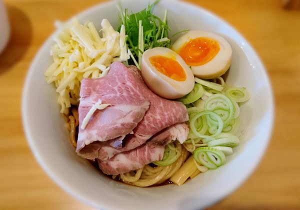 「【気まぐれ限定】スパイシーカレーまぜめん」@らーめん コッコの写真