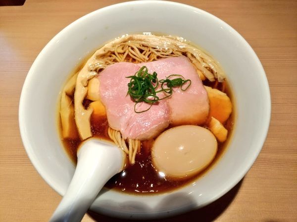 「特製醤油らぁ麺」@らぁ麺 はやし田 新宿本店の写真