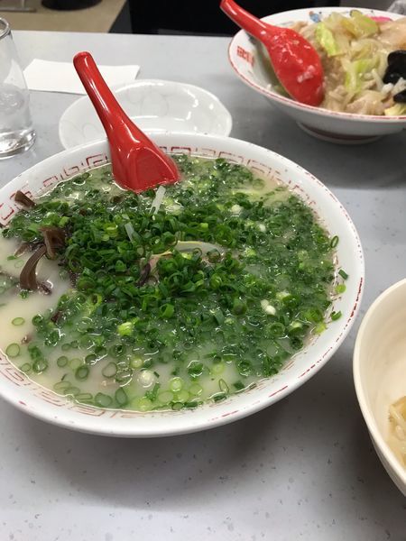 「豚骨ラーメン ネギ増量」@九州ラーメン 友理 本店の写真