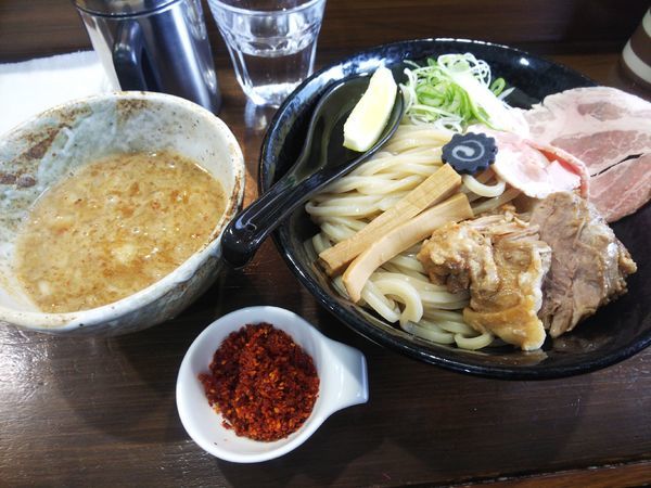 「肉鰹つけ麺大盛＆海老辛味」@らーめん 虎テツの写真
