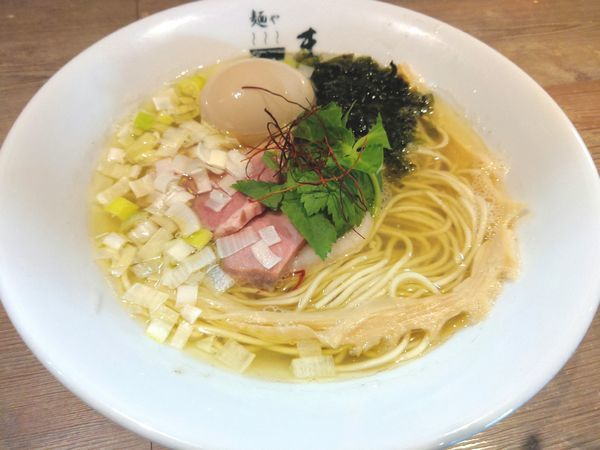 「塩そば ￥800・味玉」@麺やまつ本の写真