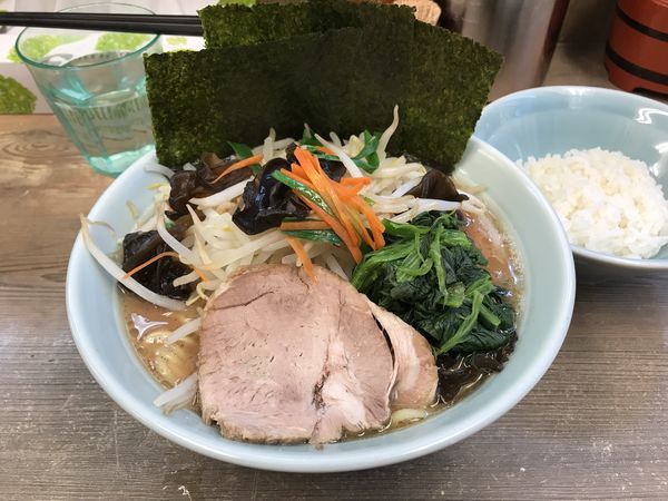 「ラーメン＋クーポン野菜」@横浜らーめん 渡来武の写真